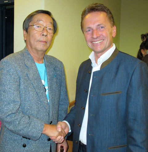Franz Zimmermann mit Masaru Emoto bei einer Veranstaltung